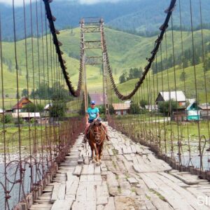 Мост через Катунь в селе Тюнгур